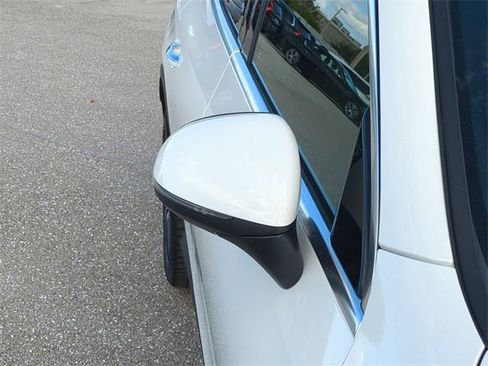 Used 2025 Mercedes-Benz GLC 300 image 12