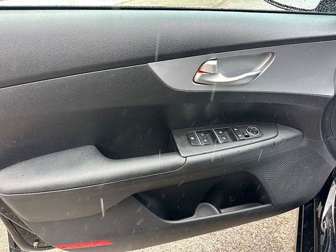 Used 2024 Kia Forte LXS FWD image 13