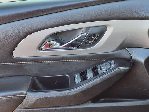 Used 2020 Chevrolet Traverse LT image 14