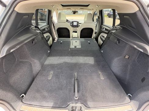 Used 2023 Volvo XC40 B5 Plus AWD/4WD image 28