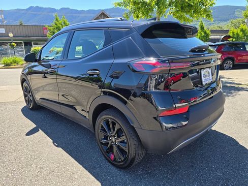 Used 2023 Chevrolet Bolt EUV LT w/ Comfort Package FWD image 7