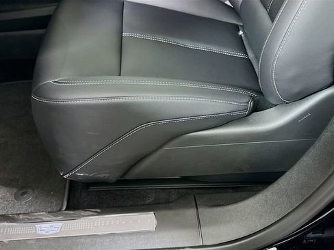 New 2026 Cadillac Optiq Luxury 1 image 18