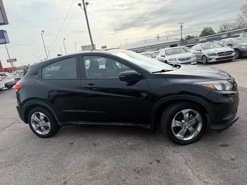 Used 2017 Honda HR-V EX image 2