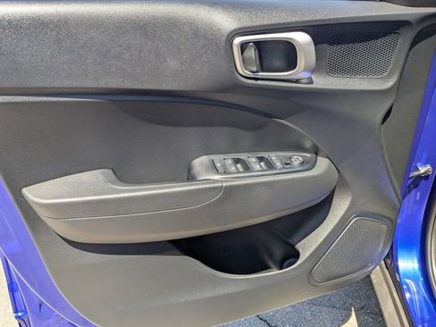 Used 2025 Hyundai Venue SE image 8