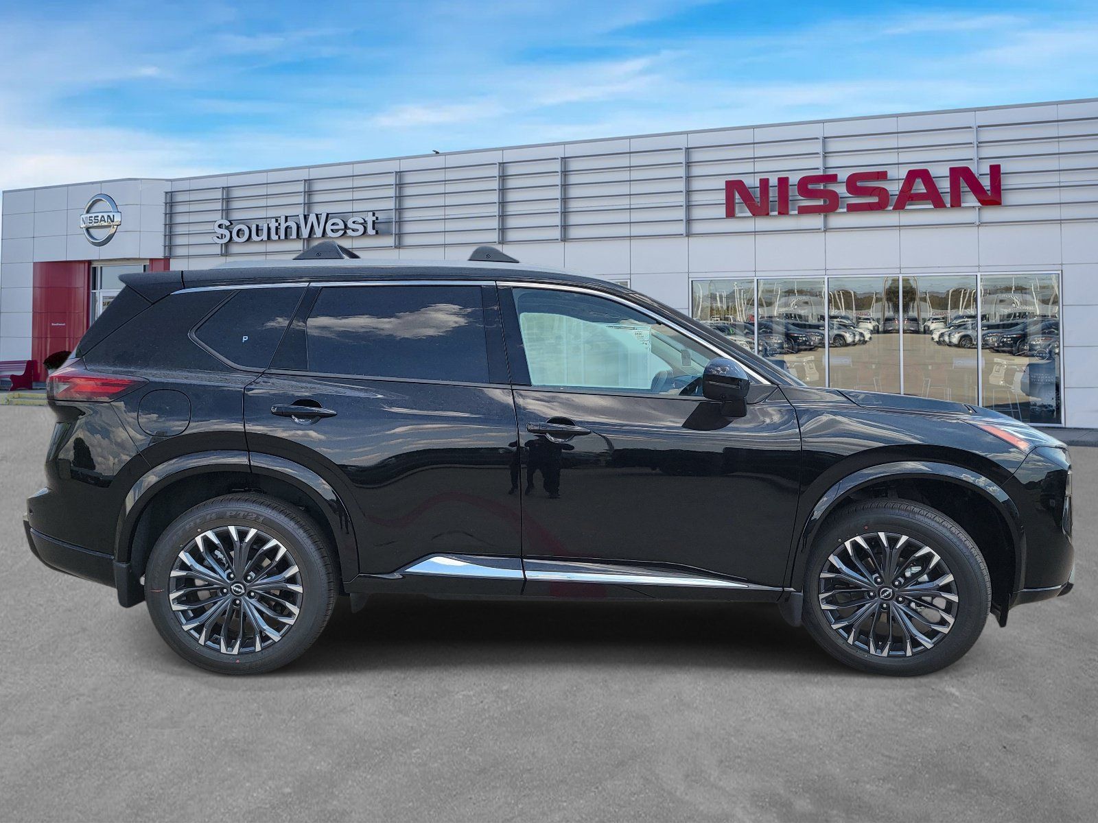 New 2026 Nissan Rogue Platinum AWD/4WD image 4