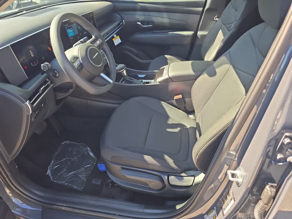 New 2026 Hyundai Tucson SE w/ Tow & Go Package FWD image 16