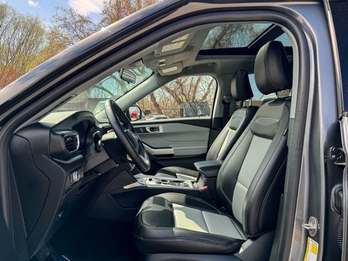 Certified 2022 Ford Explorer XLT w/ Equipment Group 202A AWD/4WD image 23