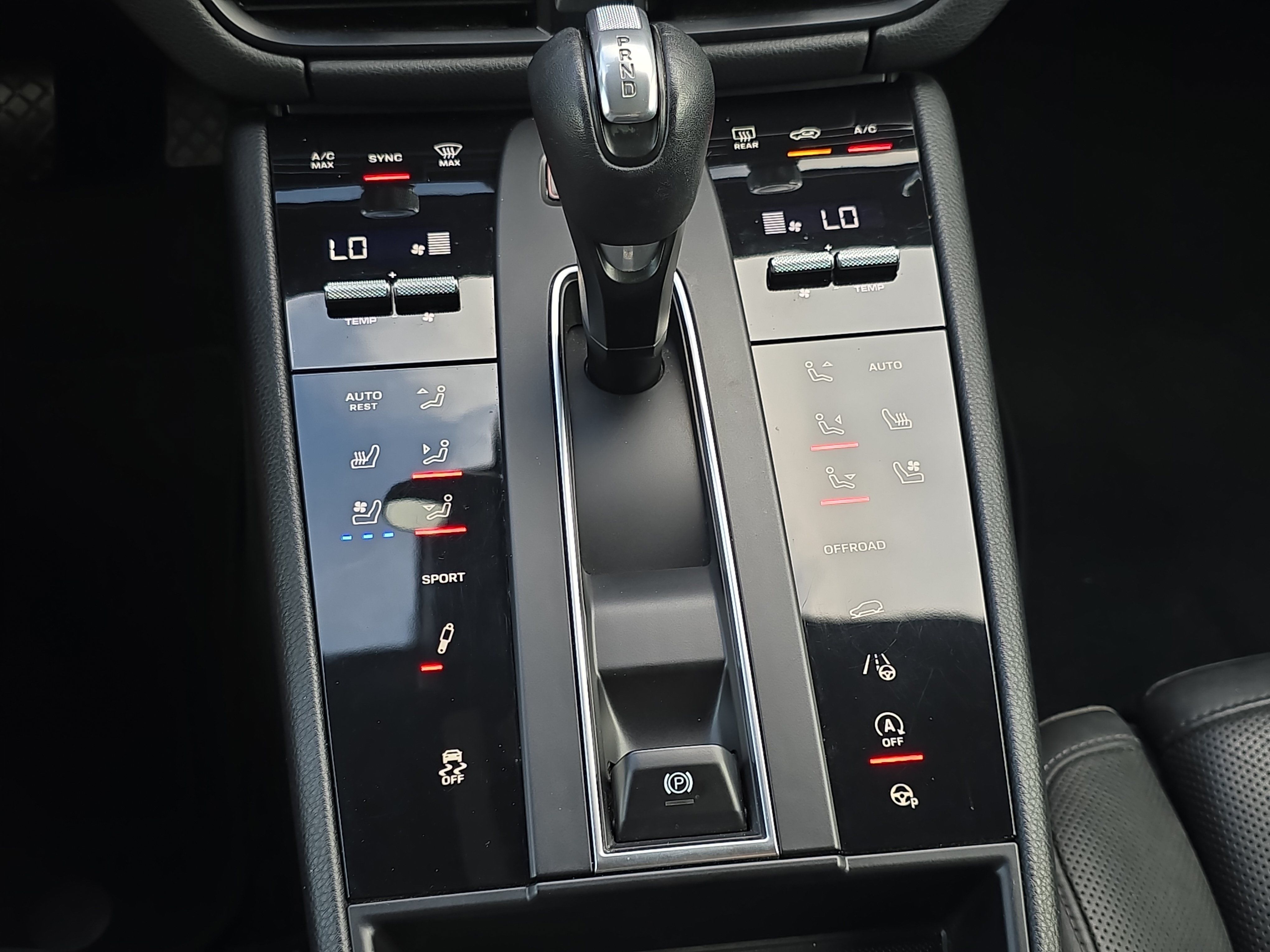 Used 2022 Porsche Macan AWD/4WD image 23