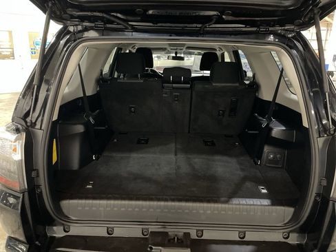 Used 2018 Toyota 4Runner SR5 AWD/4WD image 13