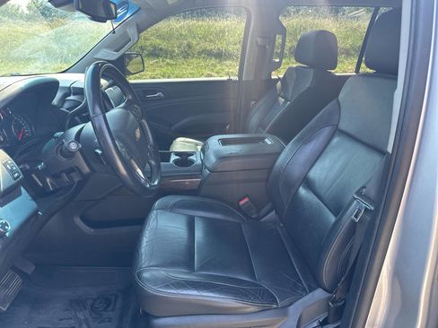 Used 2019 Chevrolet Suburban LT image 9
