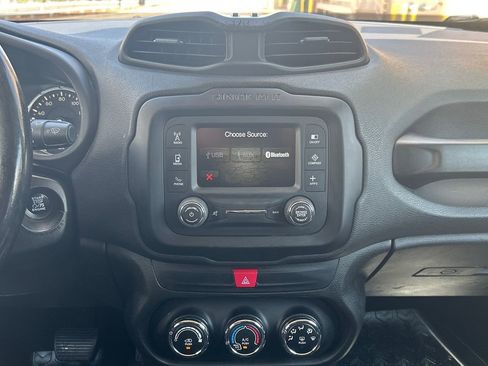 Used 2017 Jeep Renegade Altitude FWD image 20