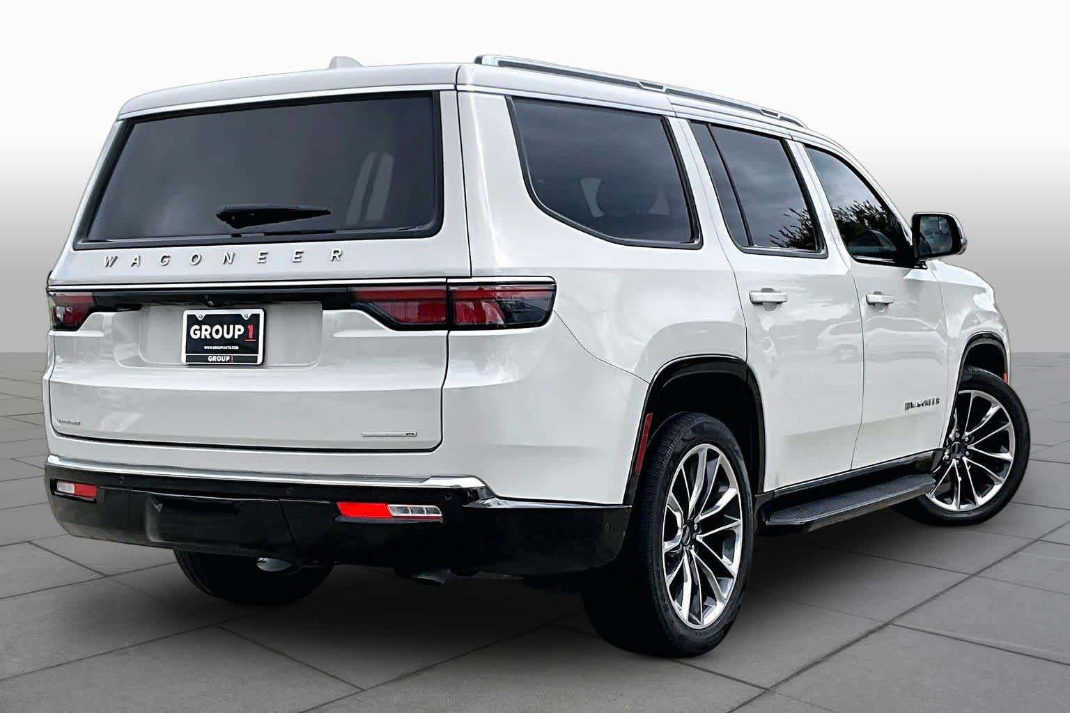 Used 2022 Jeep Wagoneer Series II w/ Convenience Group I AWD/4WD image 12