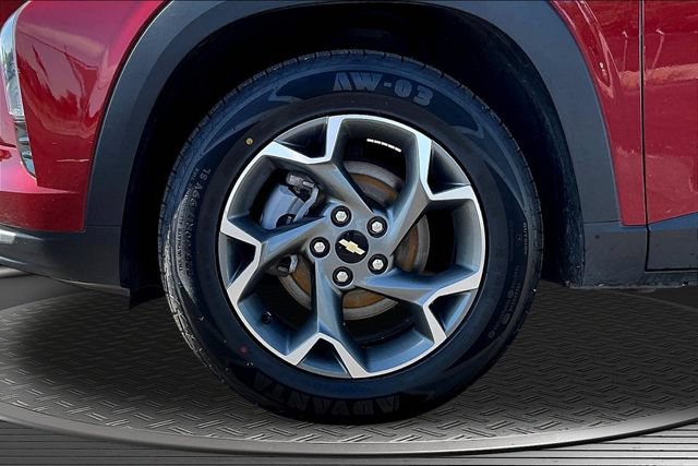 Used 2025 Chevrolet Trax LT w/ LT Convenience Package FWD image 33