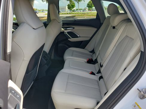 Certified 2025 Audi Q5 Prestige AWD/4WD image 17