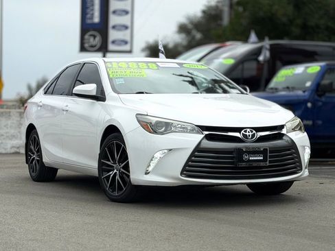 Used 2017 Toyota Camry LE image 2