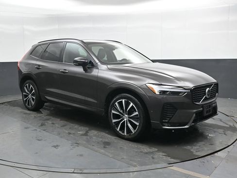 Certified 2023 Volvo XC60 B5 Plus w/ Climate Package AWD/4WD image 4