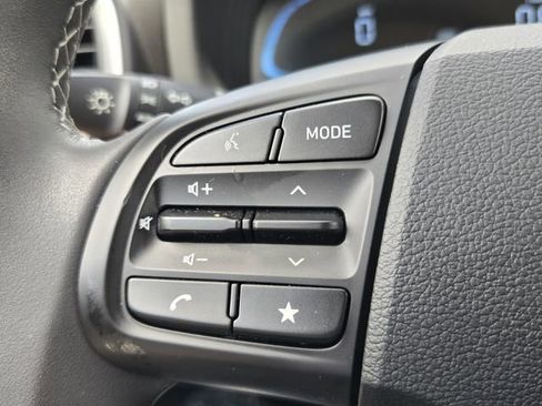 Used 2025 Hyundai Venue SEL image 22