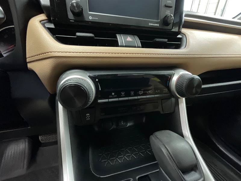 Used 2021 Toyota RAV4 LE FWD image 13
