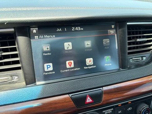 Used 2017 Kia Cadenza Premium w/ Luxury Package FWD image 22