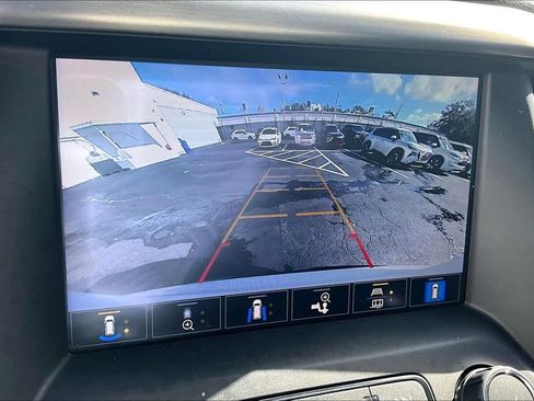 Used 2022 GMC Acadia SLT w/ Technology Package FWD image 14