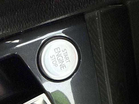 Used 2024 Volkswagen Tiguan SE image 18