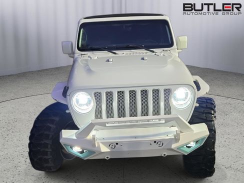 Used 2019 Jeep Wrangler Unlimited Sahara image 3