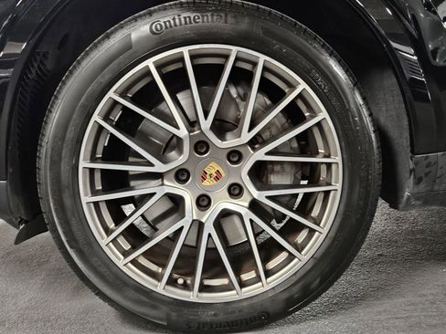 Used 2022 Porsche Cayenne S image 24