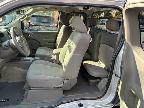 Used 2015 Nissan Frontier S image 13