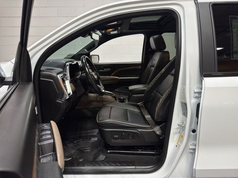 Used 2024 GMC Canyon Denali AWD/4WD image 16