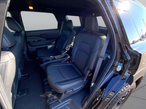 Used 2025 Nissan Pathfinder Rock Creek AWD/4WD image 21