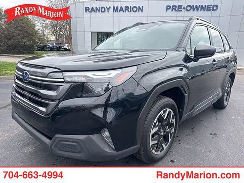 Used 2025 Subaru Forester Premium image 1