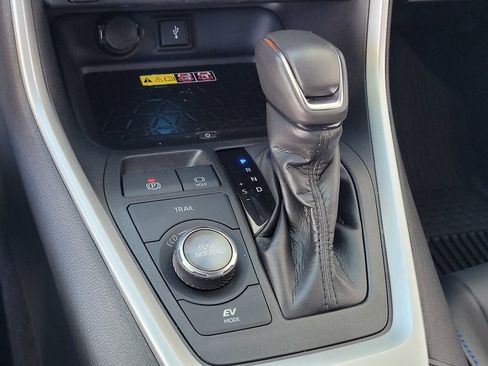 Used 2022 Toyota RAV4 XSE AWD/4WD image 21