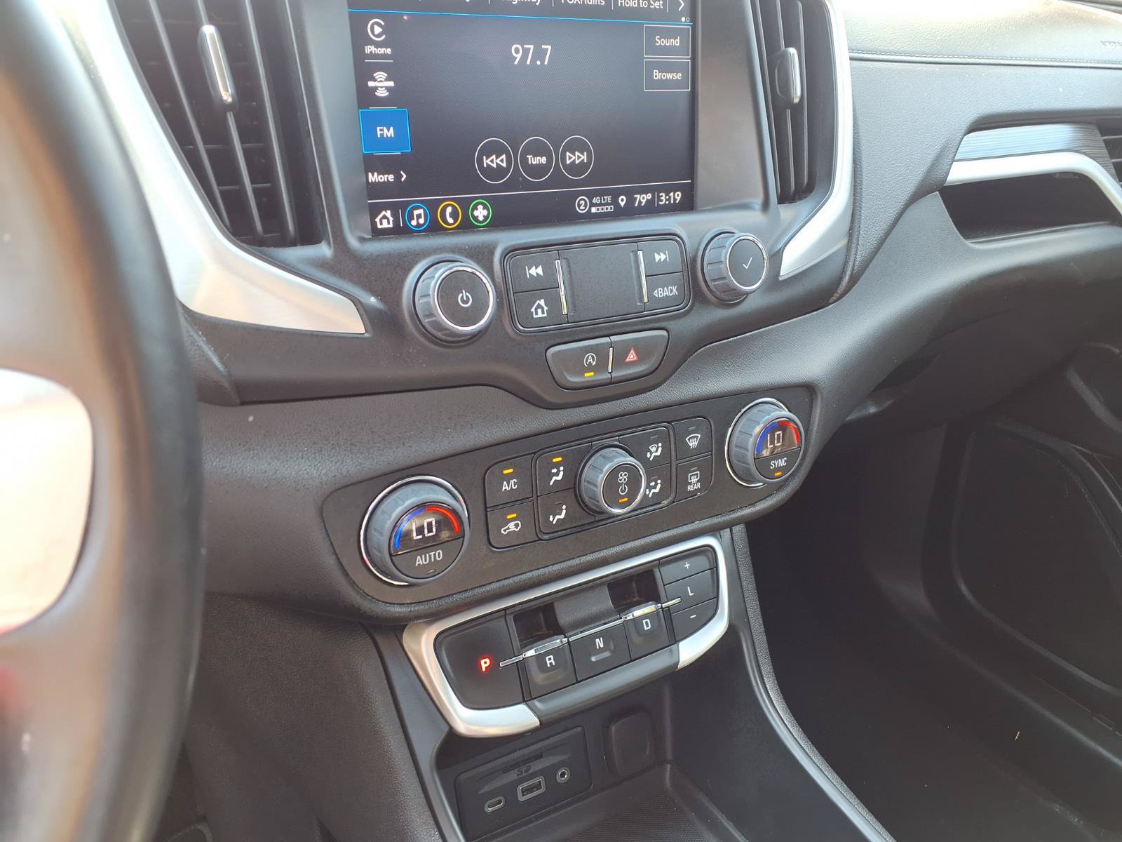 Used 2024 GMC Terrain SLT AWD/4WD image 8