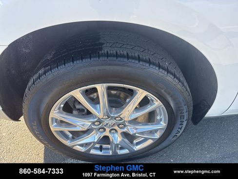 Used 2023 Buick Enclave Essence w/ Experience Buick Package image 9