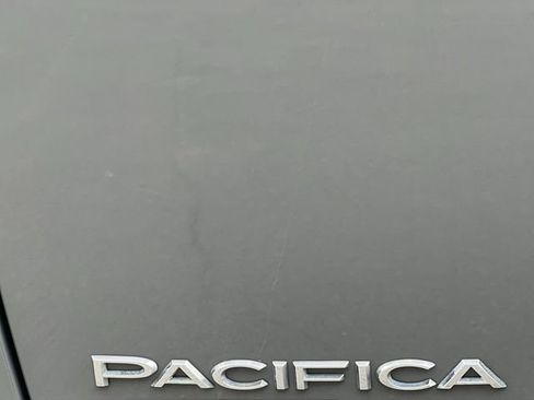 Used 2022 Chrysler Pacifica Limited FWD image 19
