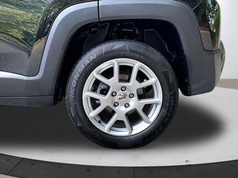 Certified 2022 Jeep Renegade Latitude AWD/4WD image 34