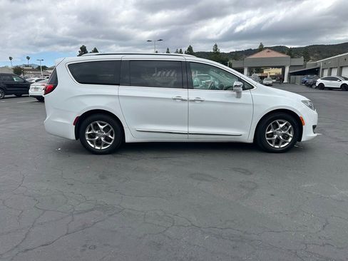 Used 2018 Chrysler Pacifica Limited FWD image 6