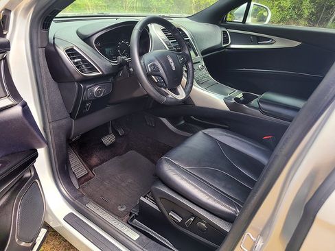 Used 2017 Lincoln MKX Premiere FWD image 12