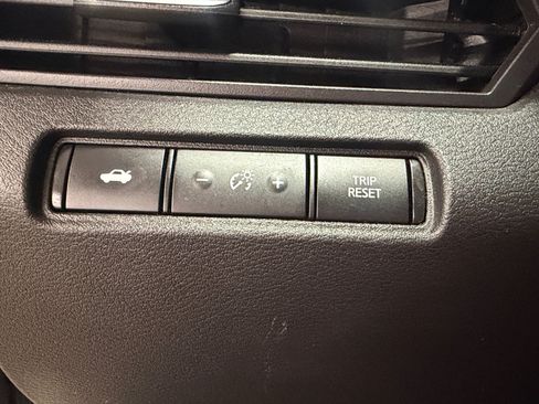 Used 2024 Nissan Altima 2.5 SR FWD image 24