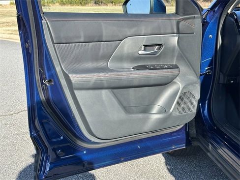 Certified 2025 Nissan Kicks SR image 11