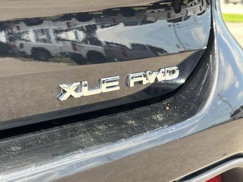 Used 2023 Toyota Highlander XLE AWD/4WD image 14