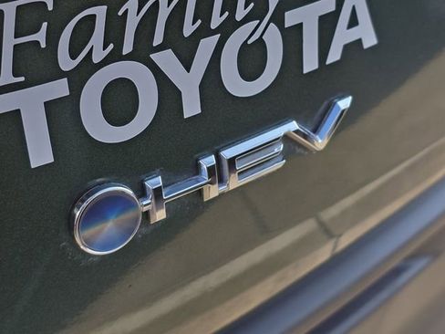 Used 2025 Toyota Sienna XLE FWD image 8