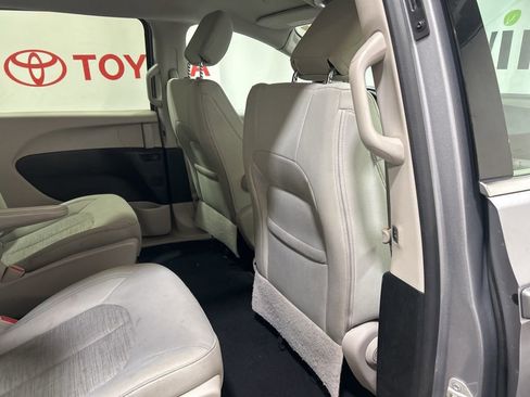 Used 2018 Chrysler Pacifica Touring Plus image 14