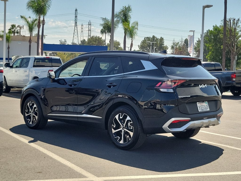 Used 2025 Kia Sportage EX w/ Premium Package FWD image 3