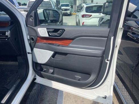 Used 2024 Lincoln Navigator Reserve image 14