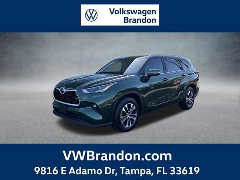Used 2023 Toyota Highlander XLE FWD image 1
