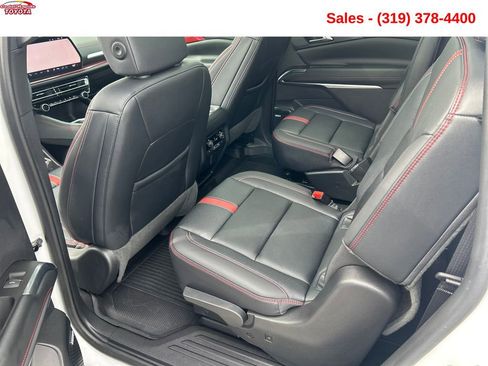 Used 2024 Chevrolet Traverse RS AWD/4WD image 23