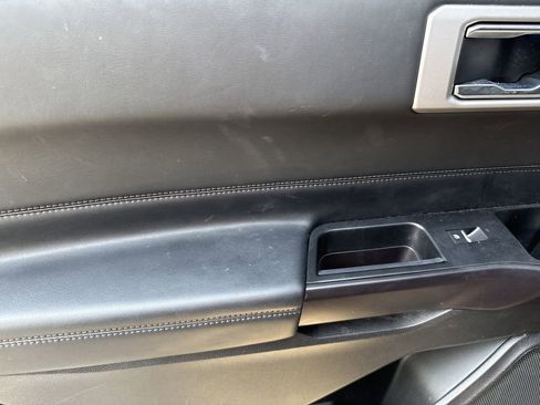 Used 2020 Ford Explorer Platinum w/ Premium Technology Package image 16