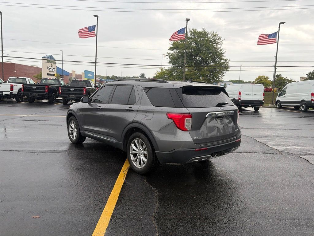 Used 2021 Ford Explorer XLT w/ Equipment Group 202A AWD/4WD image 5
