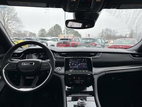 Used 2023 Jeep Grand Cherokee Altitude image 11